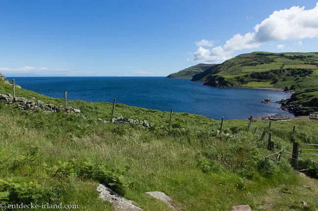 County Antrim - An der Küste entlang der Küste der Irischen See