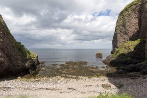 Schroffe Felsen an der Küste von Cushendun