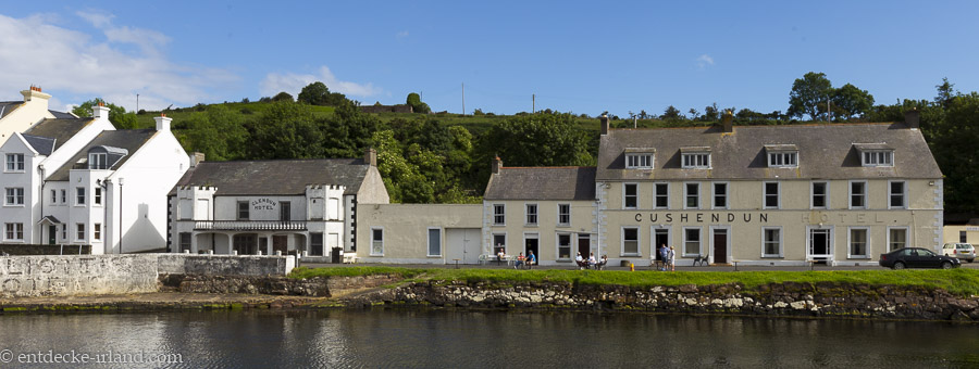 das geogianische Dorf Cushendun an der Causeway Coastal Route