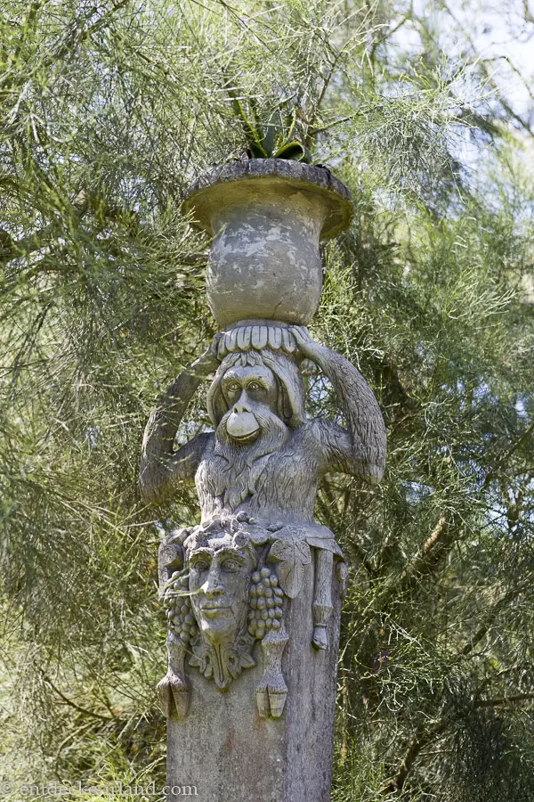 Figur im italienischen Garten von Mount Stewart in Nordirland