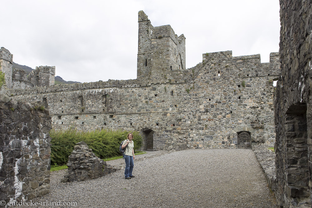 Anne in der Abtei der Dominikaner von Carlingford in Irland