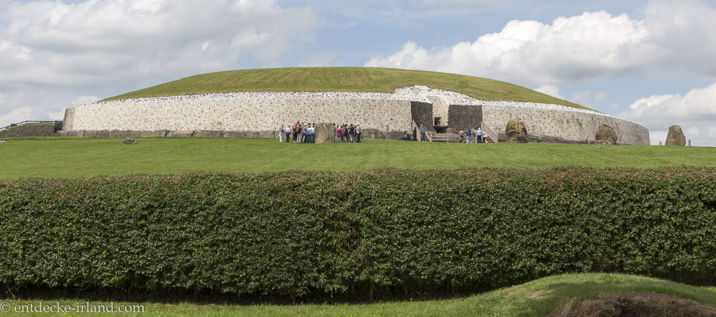 Der Grabhügel von Newgrange