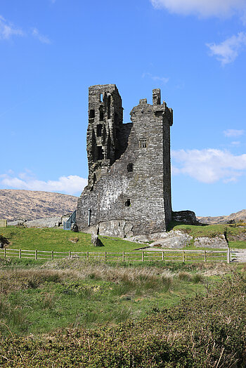 Das Castledonovan Castle vom Parkplatz aus gesehen