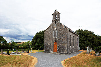 Holy Trinity Church beim Parkplatz unterhalb des Rock of Dunamase