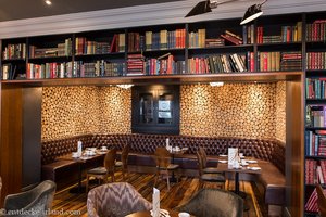 Ein Restaurant wie eine Bibliothek - Hotel Ambassador Cork