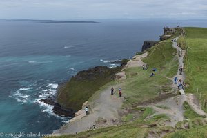 Cliffs of Moher mit Blick zu den Aran-Inseln