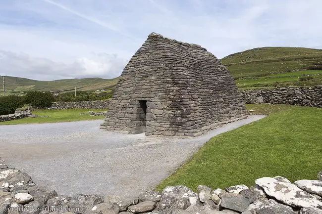 Eine steinerne Kirche im County Kerry