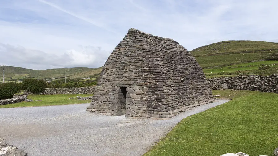 Eine steinerne Kirche im County Kerry