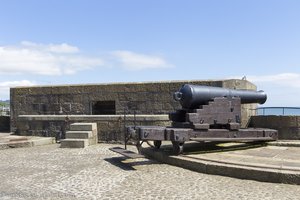 Kanonen auf runden Schienen geführt im Carrickfergus Castle