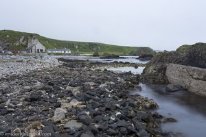 Ebbe beim Ballintoy Harbour