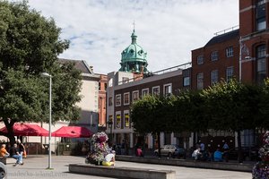 Es ist sommerlich am Wolfe Tone Square