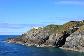 Aussicht vom Besucherzentrum zur Signalstation am Mizen Head