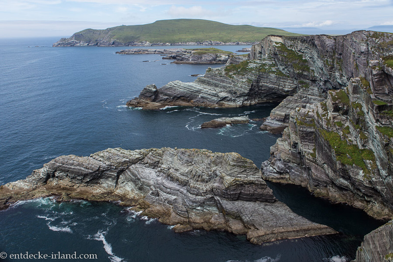 Malerische Steilküsten beim Ring of Kerry im gleichnamigen County von Irland