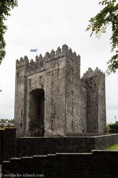 ein Klotz in der Landschaft - das Bunratty Castle