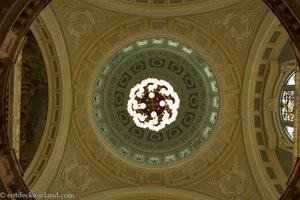 Blick in die Kuppel der City Hall in Belfast