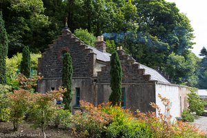 die Arbeiterunterkunft vom Garten der Kylemore Abbey