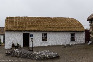 strohgedecktes Cottage von Glencolmcille