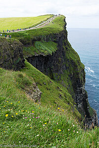 Der Burren Way führt vorbei an den Cliffs of Moher
