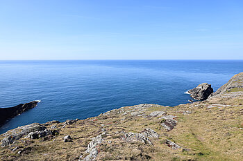 Aussicht nahe des Sees Dun Lough Upper auf den Atlantik