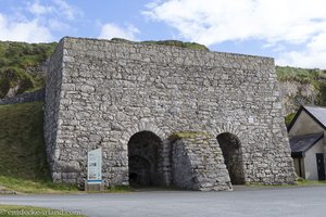 Alte Verladegebäude am Ballintoy Harbour