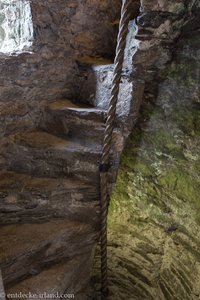 Auf engen Wendeltreppen klettert man nach oben.