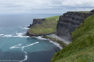 Cliffs of Moher hinter dem O´Brian´s Tower