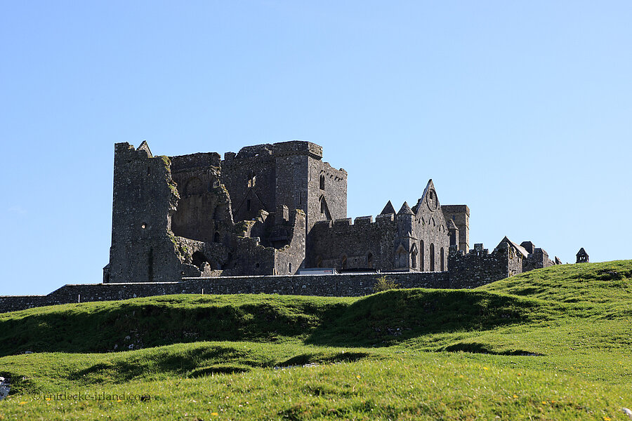 Aussicht vom Fußweg zum Hore Abbey zum Rock of Cashel
