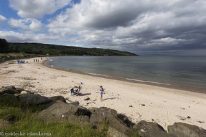 der Strand bei Cushendun an der Causeway Coastal Route