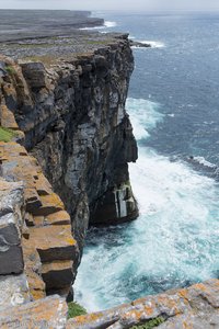 Steilklippe von Dun Aonghasa auf Inishmore