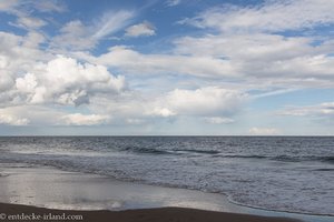 Strand von Brittas Bay an der Küste von Wicklow