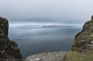 Blick auf Rathlin Island beim Durchbruch des Cas na Lough