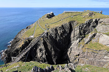 Aussicht von der Derick-Plattform auf die Mizen Bridge und die Signalstation