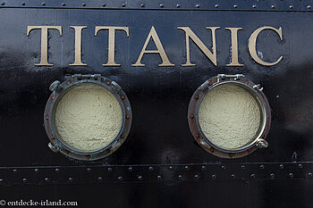 beim Titanic Cafè von Cobh