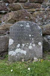 Alter Grabstein beim Bonamargy Friary