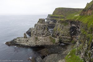 Felsen bei der Rathlin Island Vogelwarte