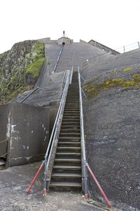 Treppen hinab zum Leuchtturm am Westende von Rathlin Island