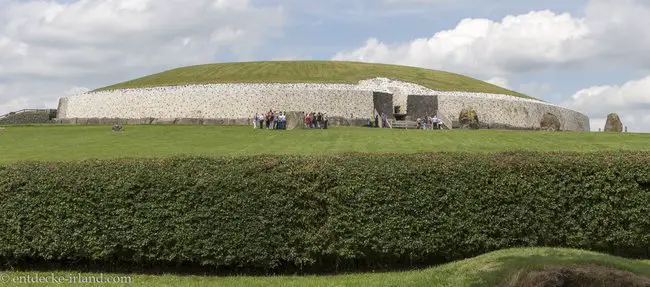 Der Grabhügel von Newgrange
