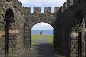 Das Tor im Downhill House zum Mussenden Temple