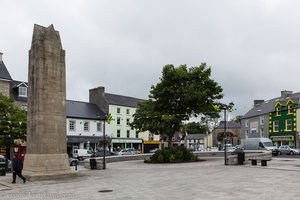 auf dem Diamond, dem Zentralplatz von Donegal