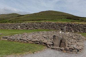 Steinreste neben dem Gallarus Oratory