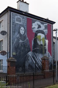 politische Wandmalereien in Derry erinnern an den Bloody Sunday