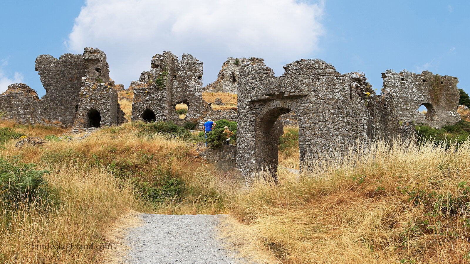 Zugang zu den Ruinen auf dem Rock of Dunamase im County Laois