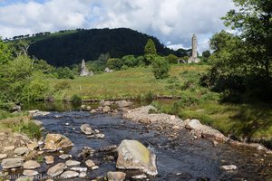 Blick zur Klostersiedlung von Glendalough