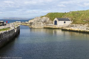 Ballintoy Harbour bei schönem Wetter