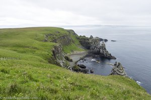 Die Klippen beim West-Leuchtturm von Rathlin Island