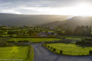 Sonnenuntergang über den Mournes Bergen in Nordirland