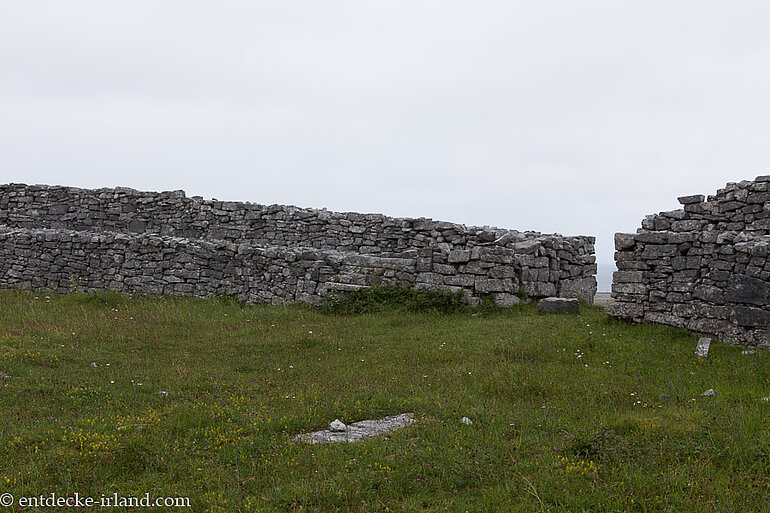 Es ist keiner unterwegs bei Dún Eoghanachta auf Inishmore