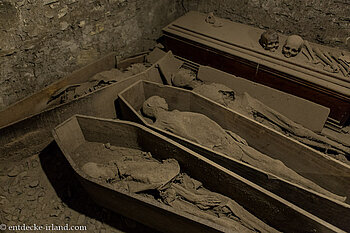 Särge mit Mumien in der St. Michan's Church