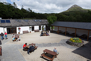 Innenhof beim Visitor Center vom Connemara Nationalpark