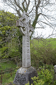 Ein filigran verziertes Keltenkreuz für Doktor James MacDonnell